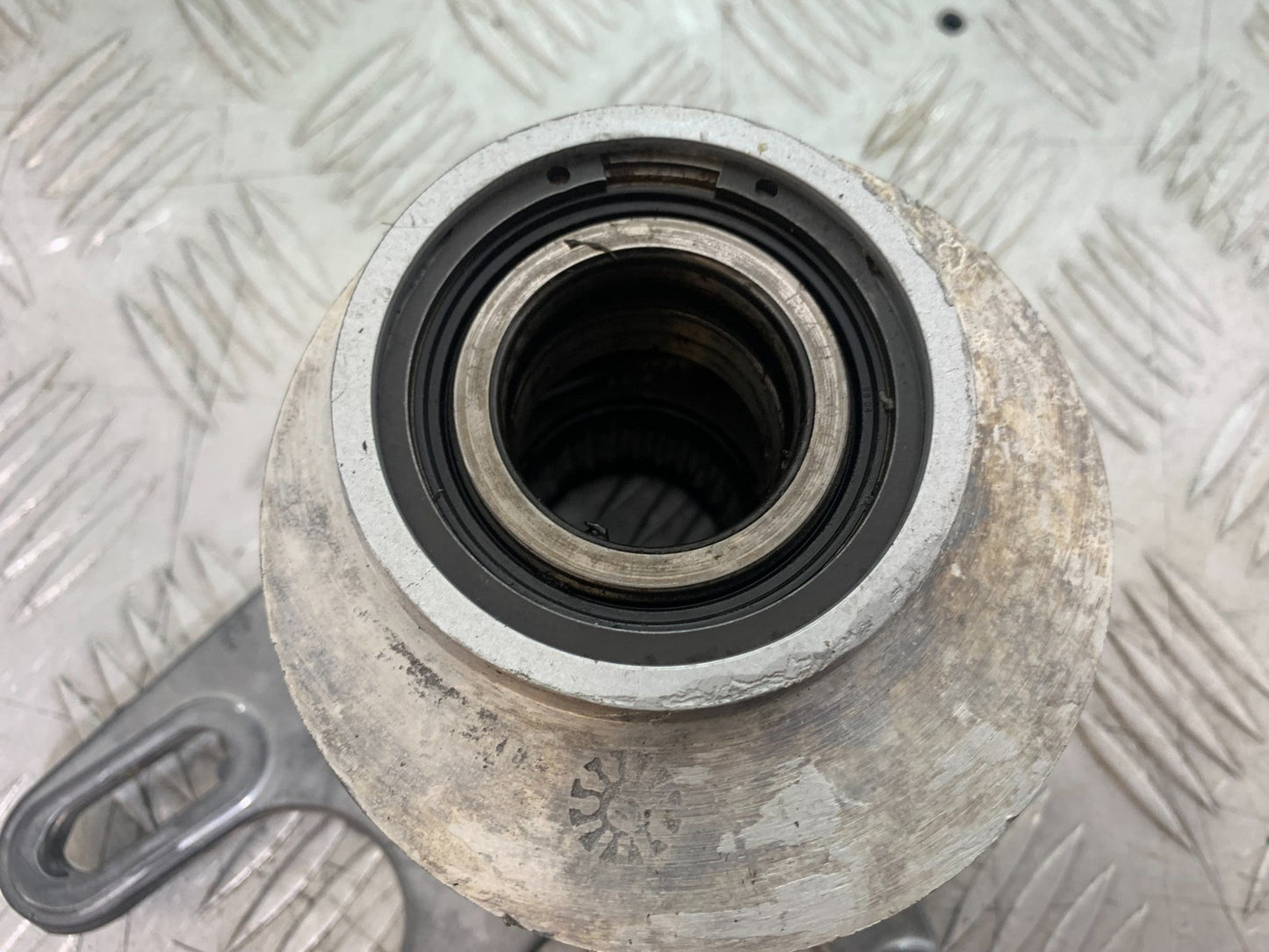 DUCATI 996 SPS 748 916 998 ECCENTRIC HUB  1999-2000 (CMB1209)