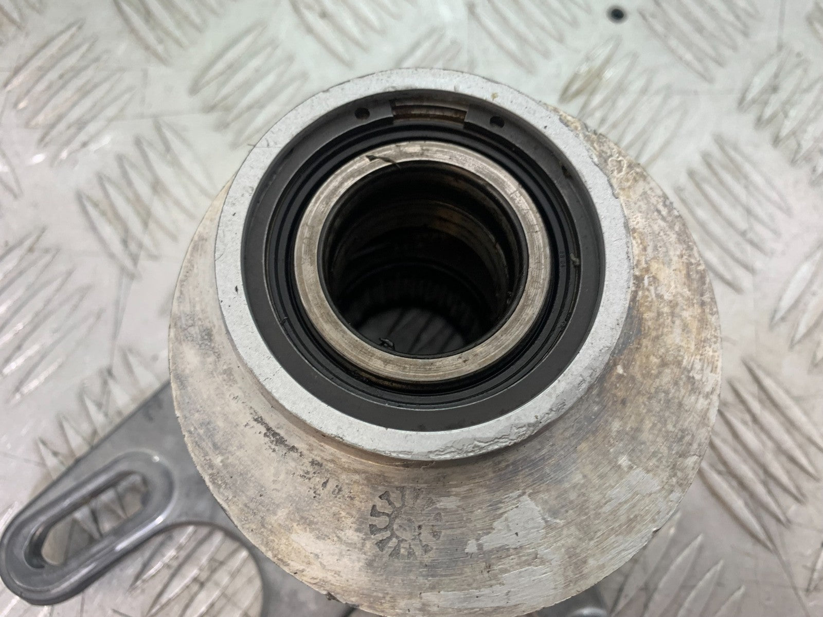 DUCATI 996 SPS 748 916 998 ECCENTRIC HUB  1999-2000 (CMB1209)