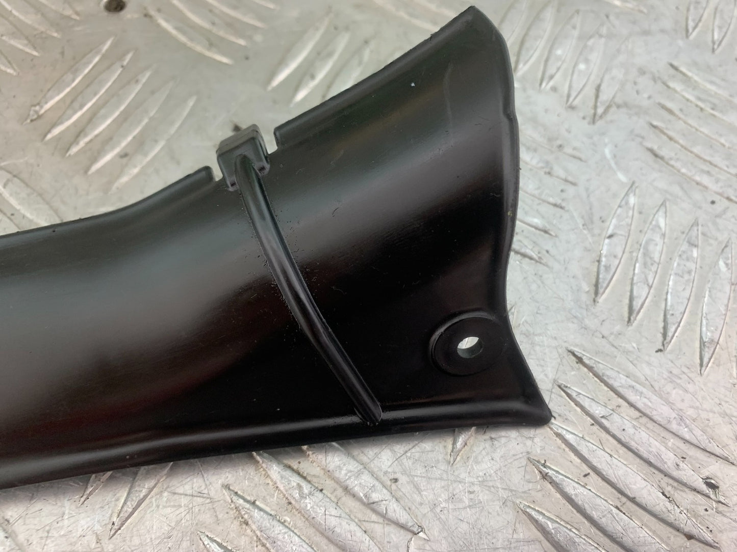 KTM 690 DUKE R LC4 CABLE GUIDE INFILL YEAR 2012-2015  (CMB1180)