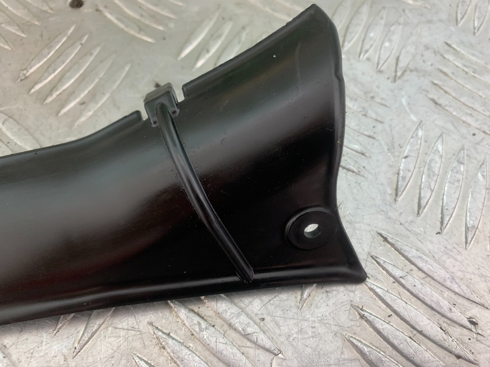 KTM 690 DUKE R LC4 CABLE GUIDE INFILL YEAR 2012-2015  (CMB1180)