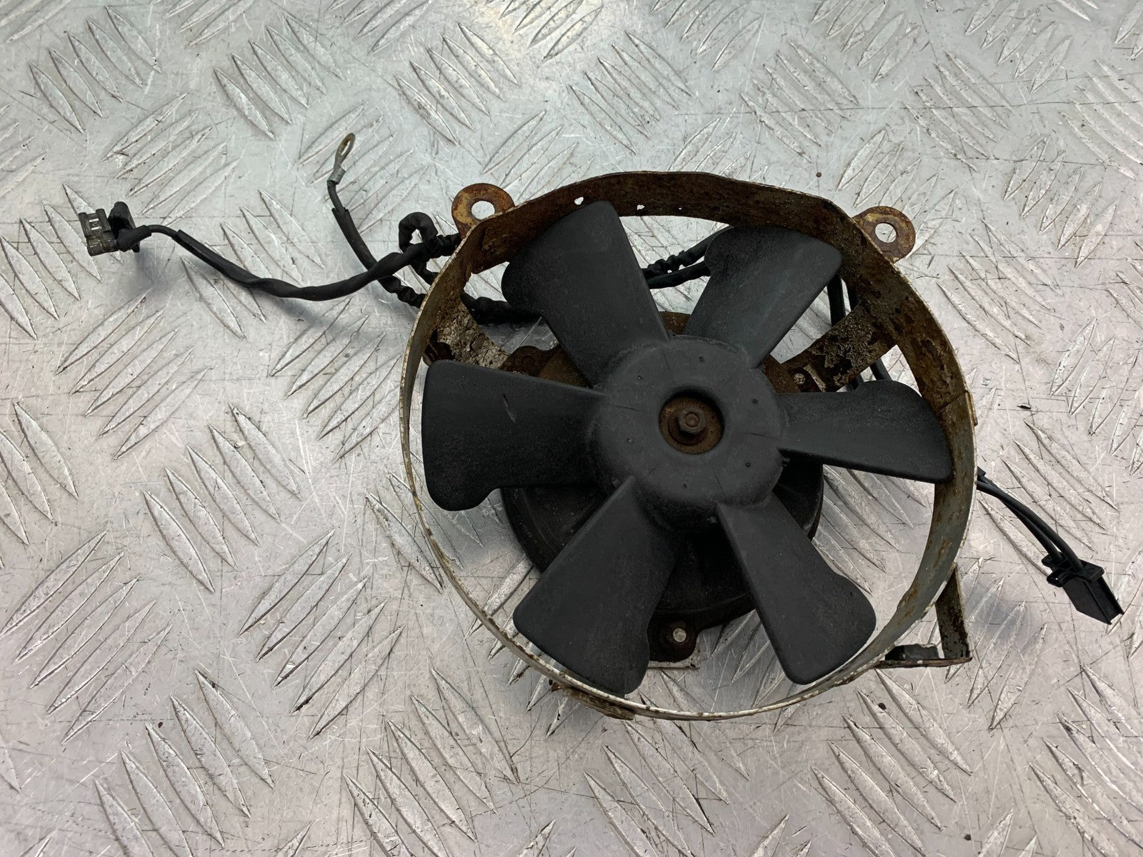 HONDA CB600 CB 600 HORNET RADIATOR FAN  YEAR 1998-2002 (CMB1297)