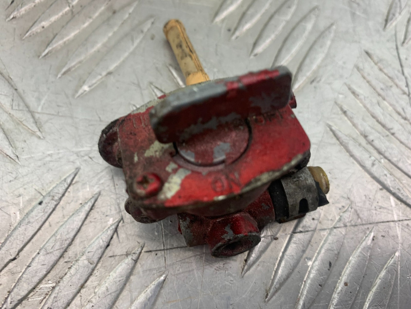 YAMAHA YZF1000 THUNDERACE PETROL TAP YEAR 1997-2000 (CMB1204)