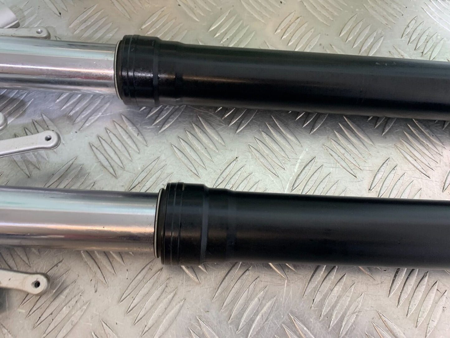 APRILIA SL750 SL 750 SHIVER FORKS   YEAR 2012 (CMB1074)