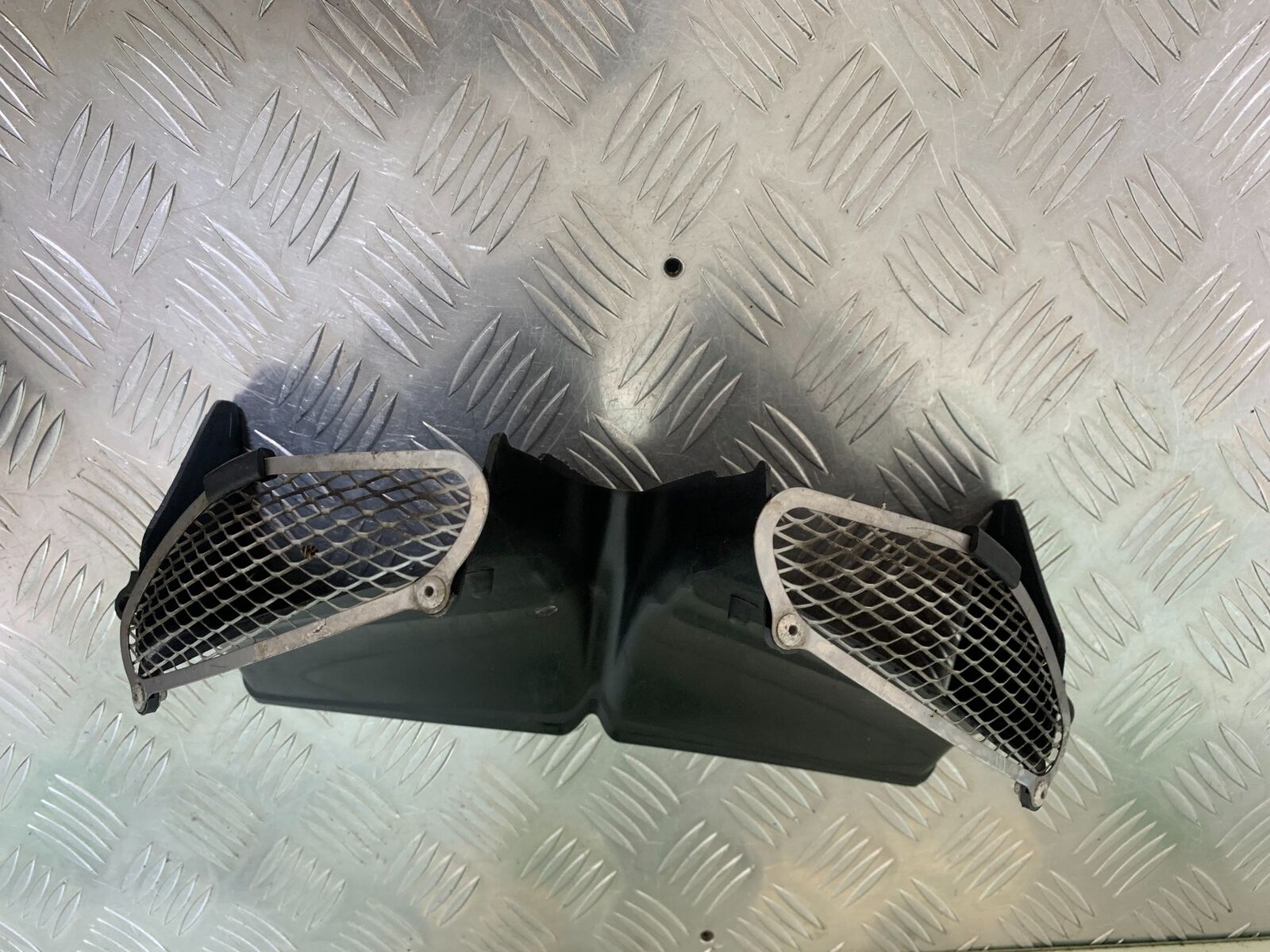 HONDA CBR1100 BLACKBIRD AIR VENT YEAR 1996-1998 (CMB1017)