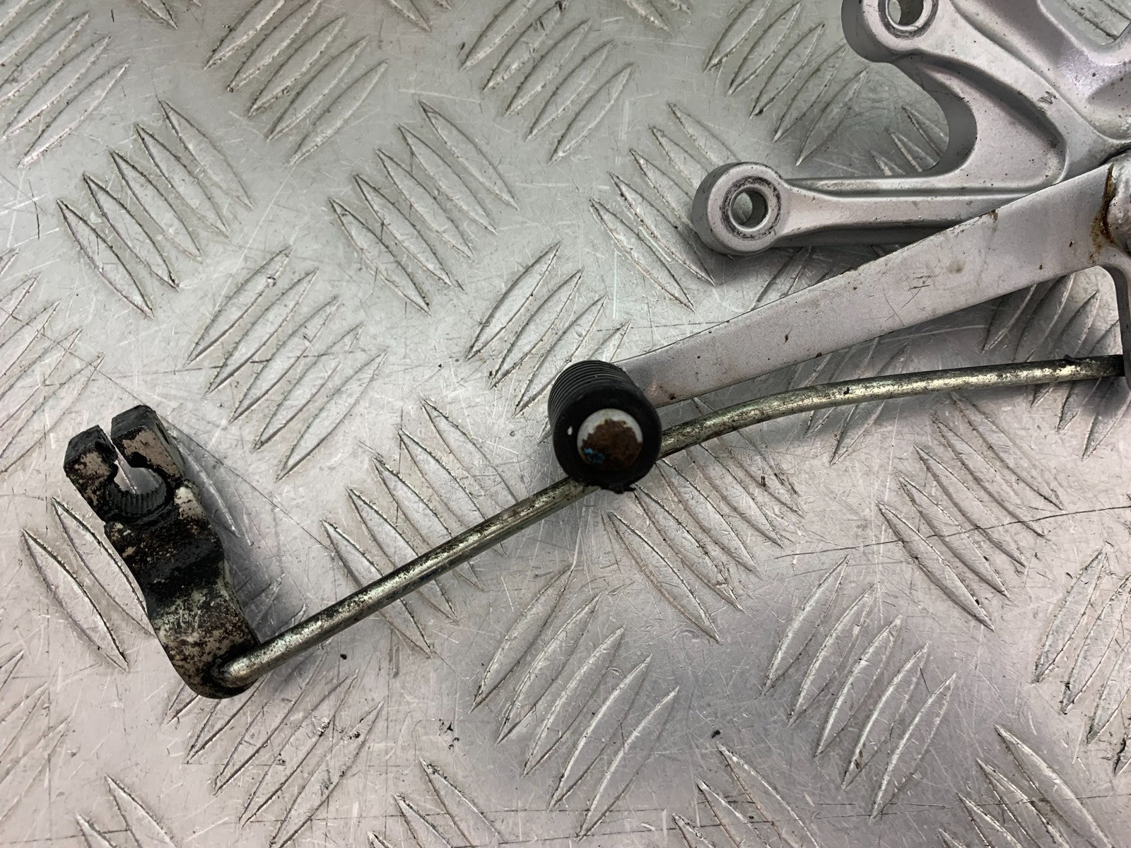 YAMAHA YZF-R125 YZF 125 FRONT LEFT HANGER  YEAR 2019-2022 (CMB1263)