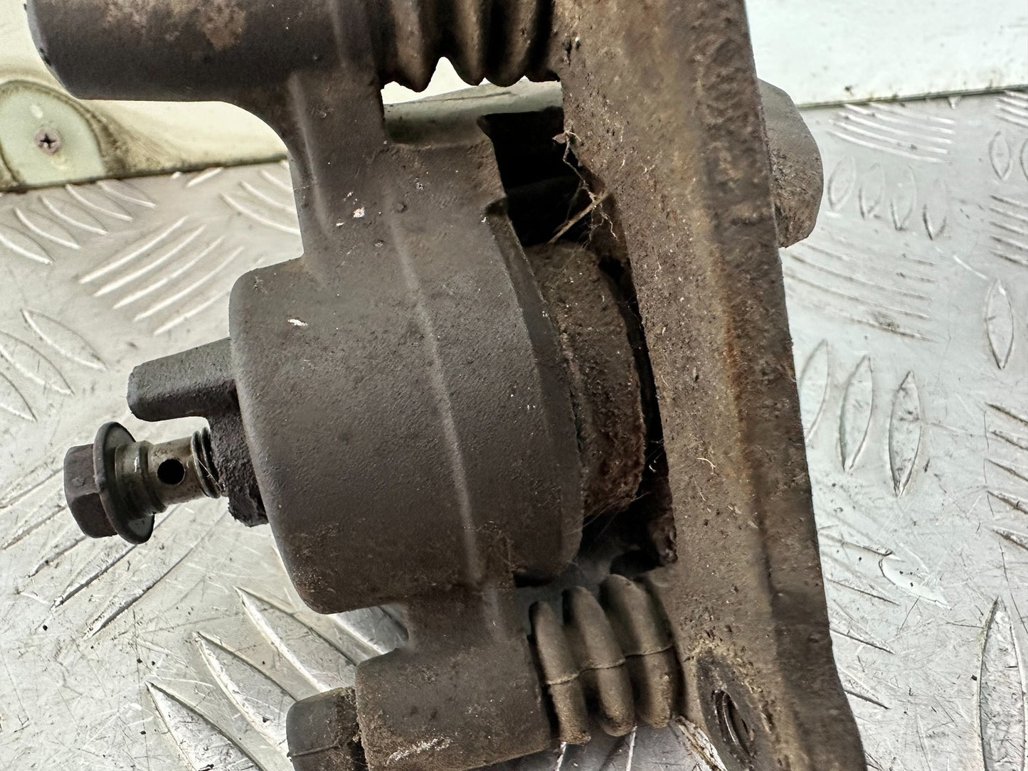 KAWASAKI ER6 F ER6F REAR BRAKE CALIPER YEAR 2005-2008 (CMB1178)
