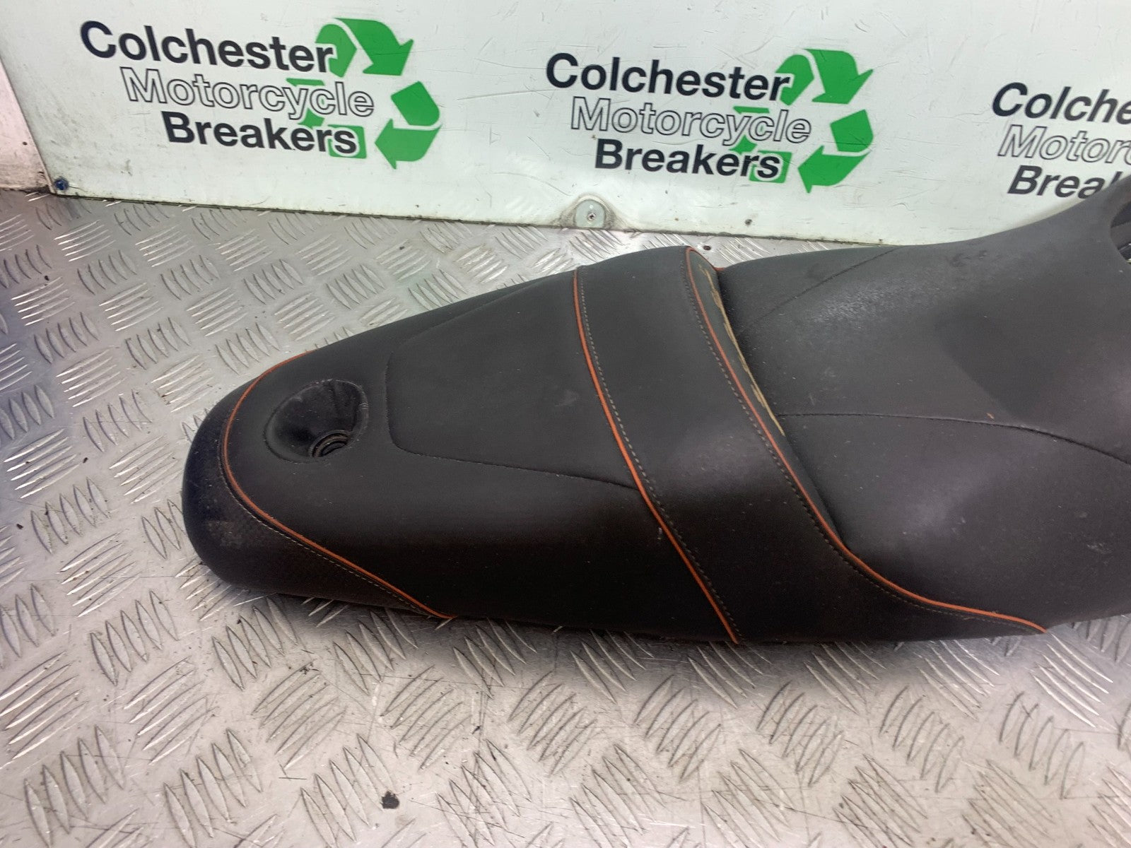 KTM 990 SUPER DUKE SEAT  YEAR 2007-2011  (CMB1207)