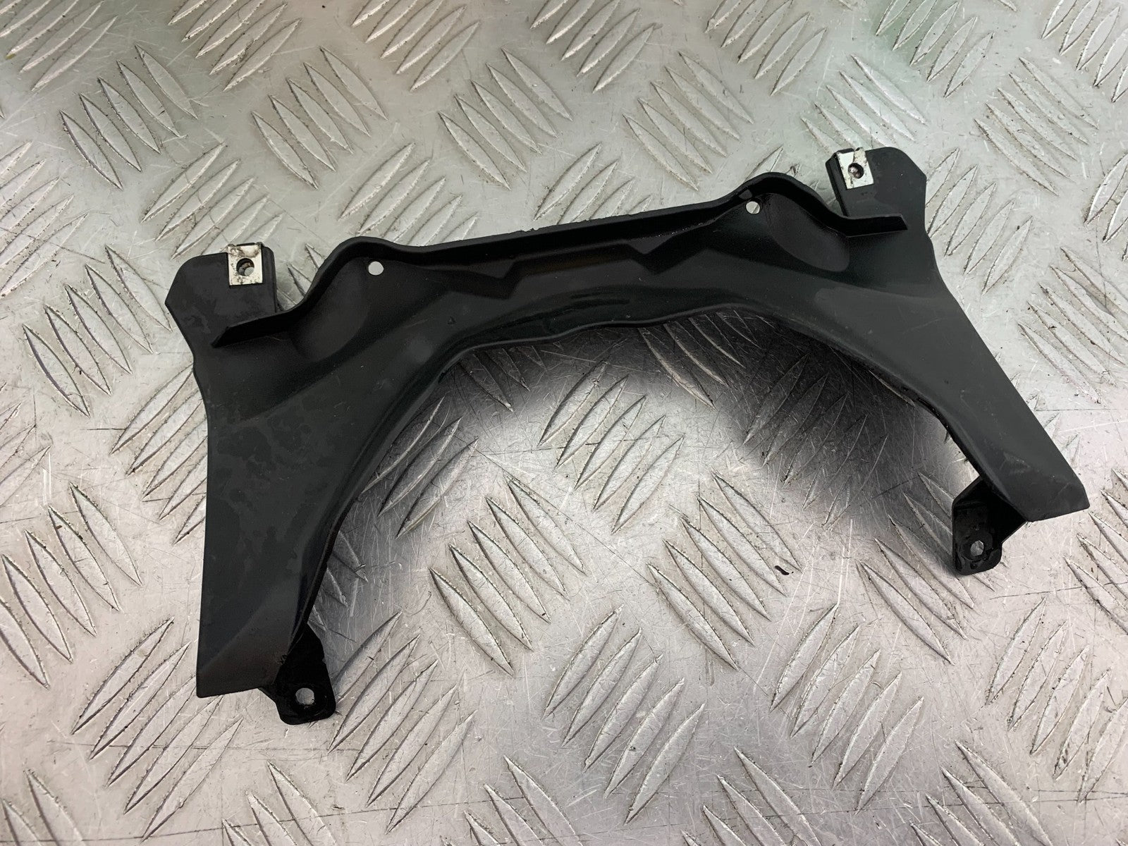 YAMAHA YZF-R125 YZF 125 SEAT PANEL JOINER INFILL YEAR 2019-2022 (CMB1263)