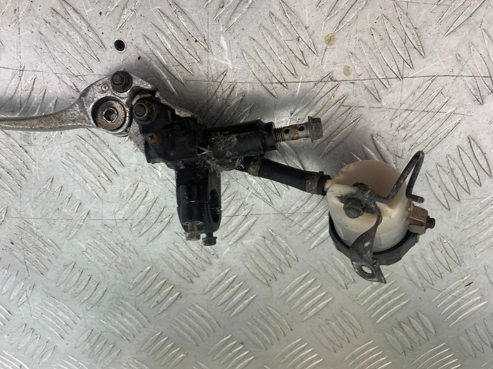 YAMAHA YZF1000 THUNDERACE FRONT BRAKE MASTER CYLINDER  YEAR 1997-2000 (CMB1204)