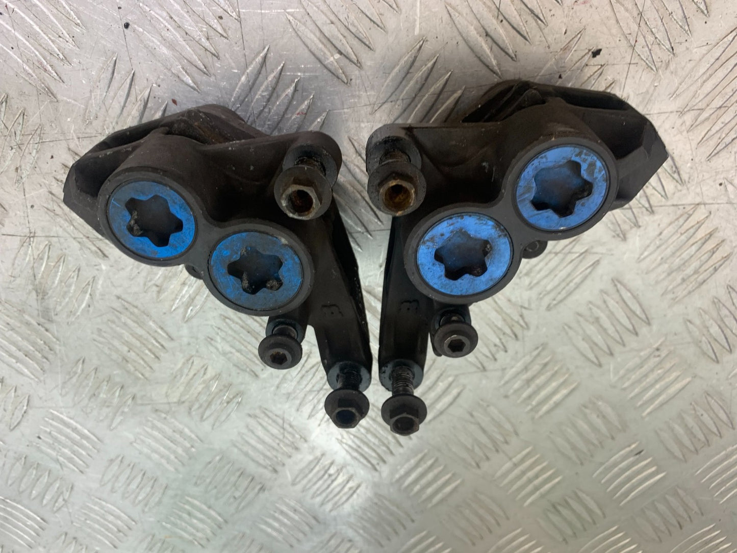YAMAHA YZF1000 THUNDERACE FRONT BRAKE CALIPERS YEAR 1997-2000 (CMB1204)