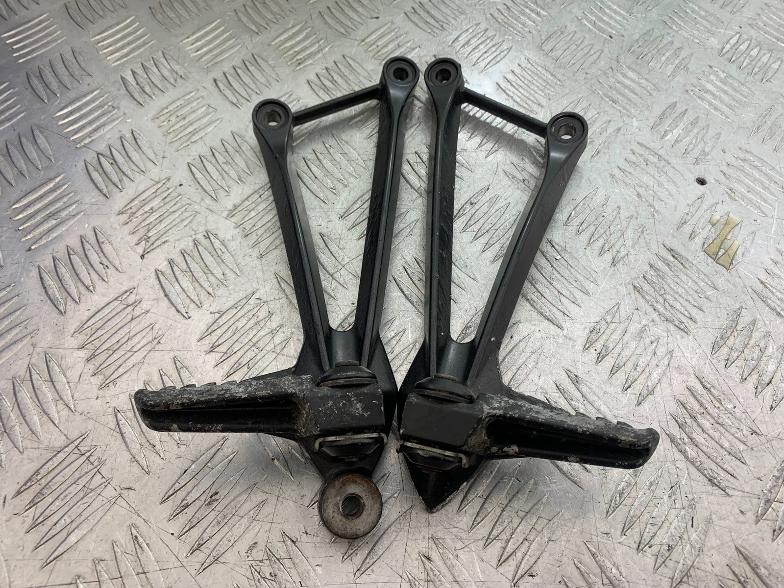 KAWASAKI ZX10R ZX10 R REAR HANGERS AND PEGS    2008-2010 (CMB1301)