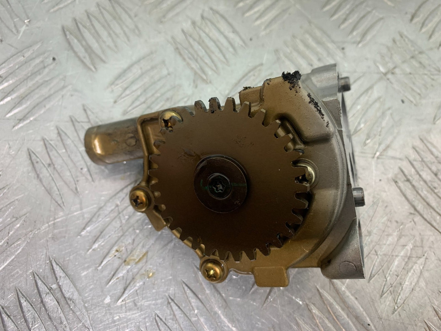 TRIUMPH 955i SPRINT ST OIL PUMP  YEAR 1999-2004