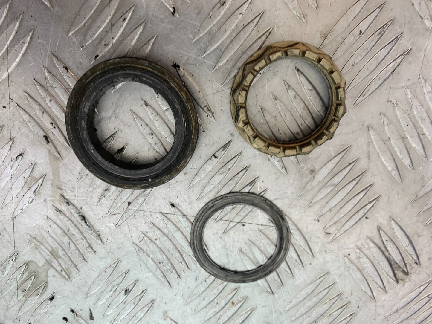 MV AGUSTA 800 F3 REAR WHEEL NUT AND CLIPS YEAR 2013-2016 (CMB1152)