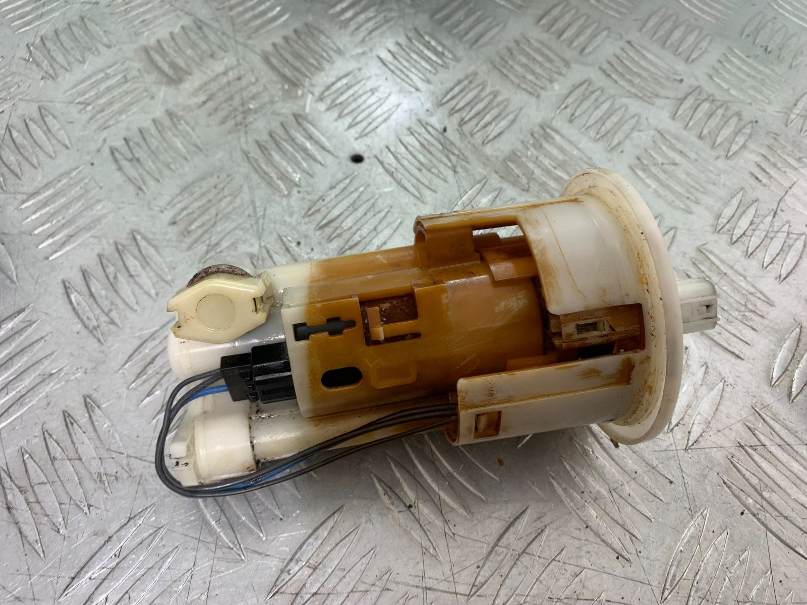 TRIUMPH SPEED TRIPLE R 1050 PETROL PUMP 2009 (CMB1183)