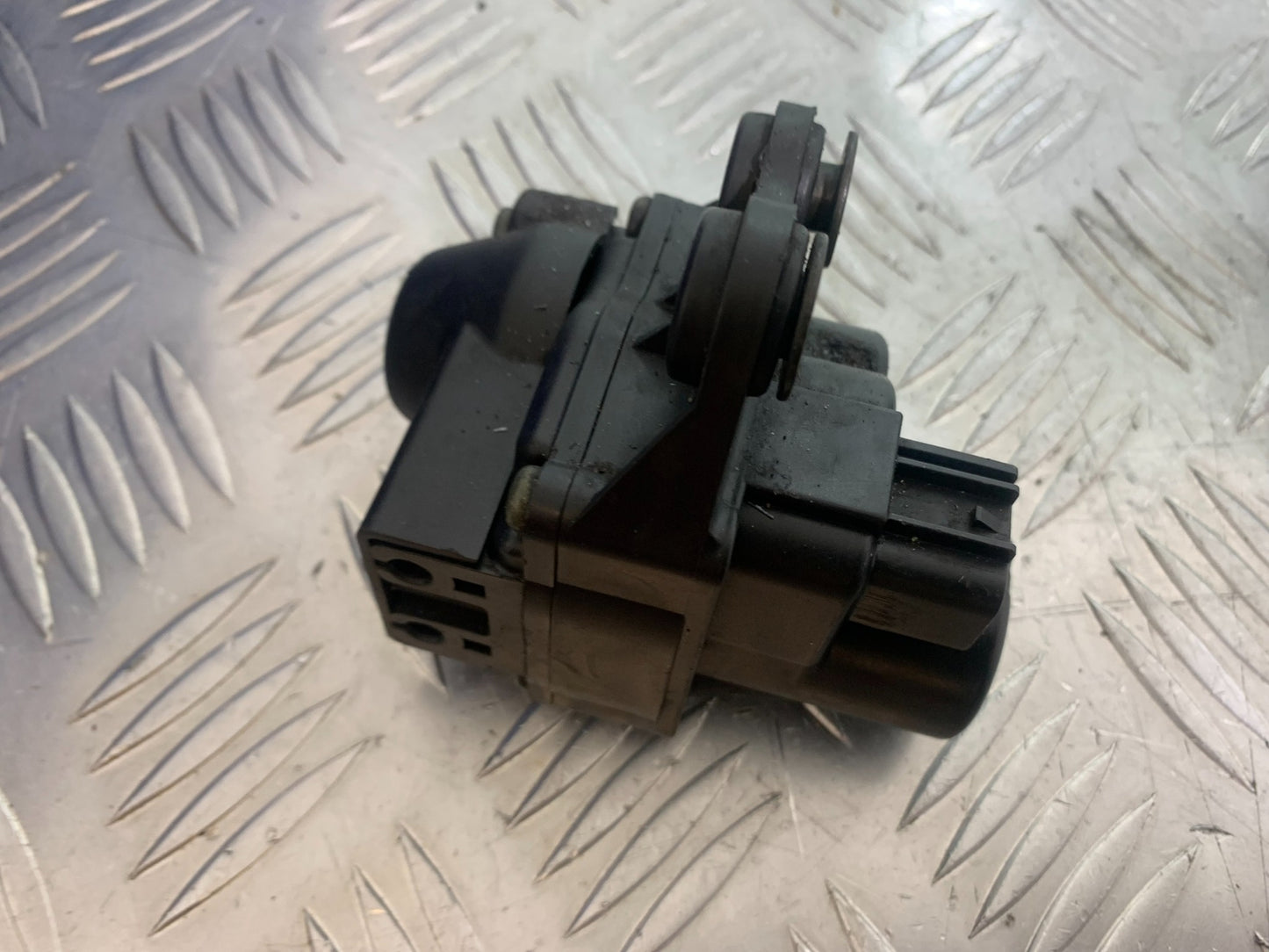 YAMAHA YZF R1 SERVO MOTOR   YEAR 2004-2006 (CMB1155)