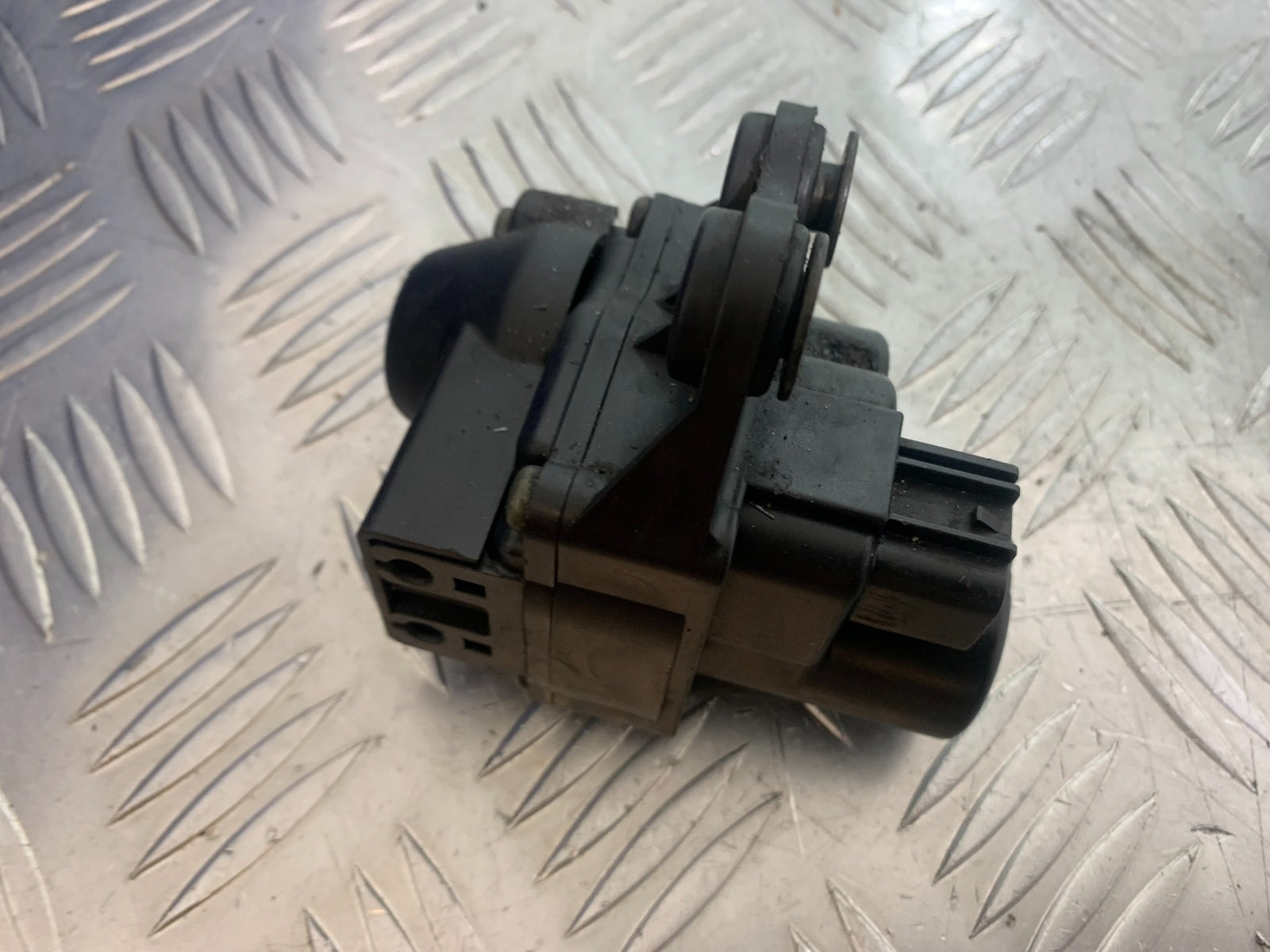 YAMAHA YZF R1 SERVO MOTOR   YEAR 2004-2006 (CMB1155)