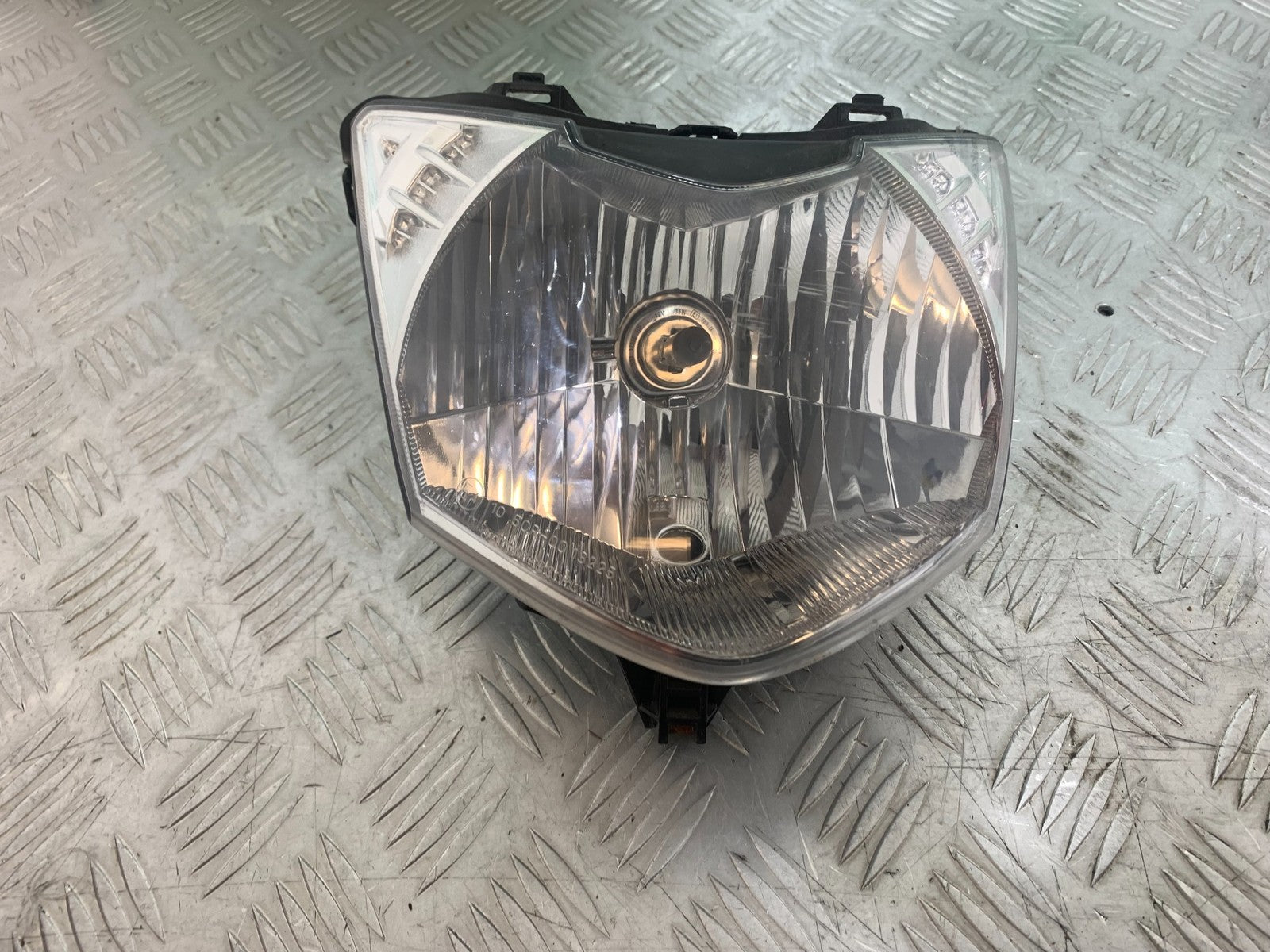 HONDA CBF125 CBF 125 HEADLIGHT   YEAR 2009-14  (CMB1172)