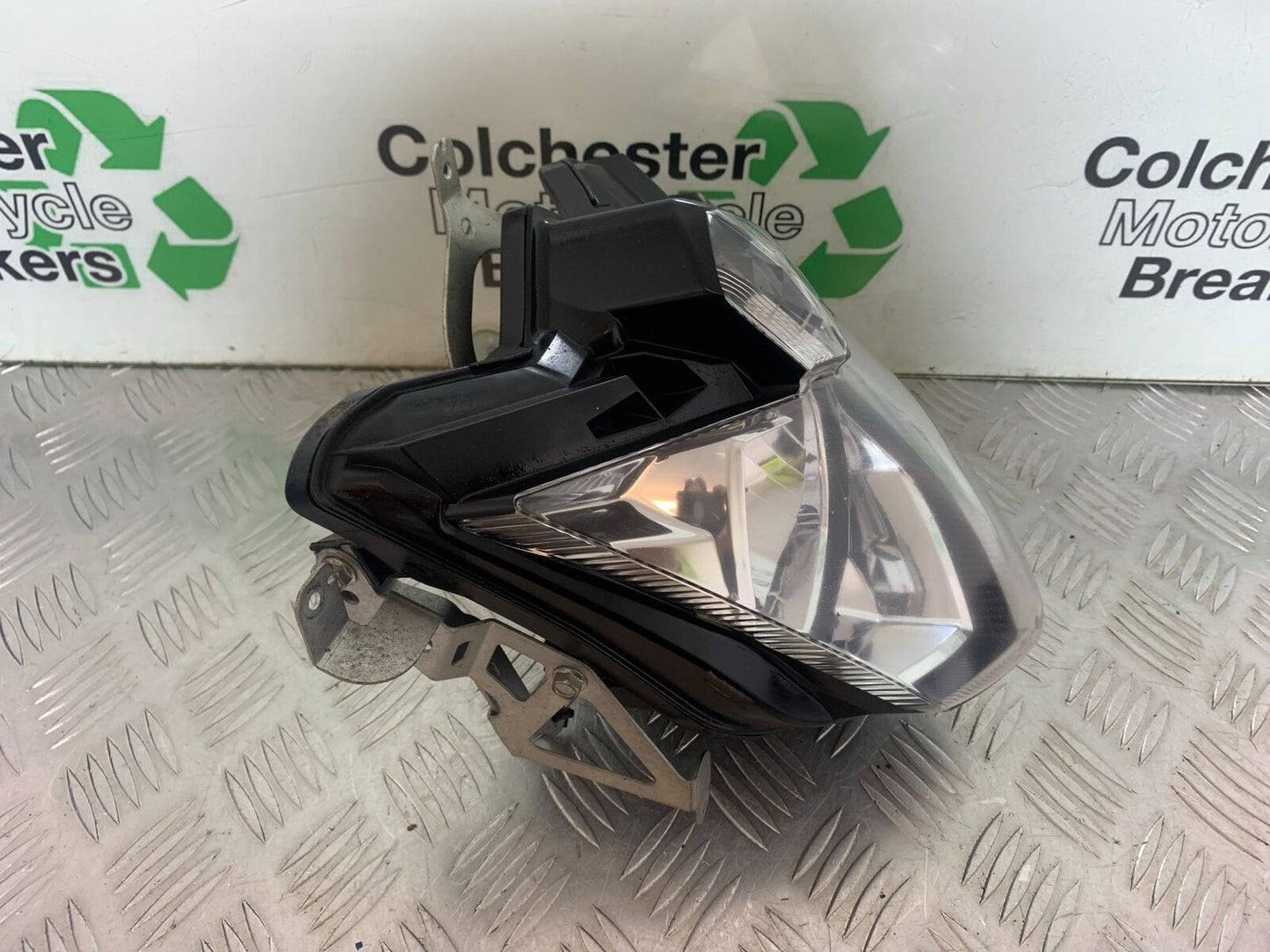 YAMAHA XJ6 XJ6-S HEADLIGHT   YEAR 2009-2015  (CMB1070)