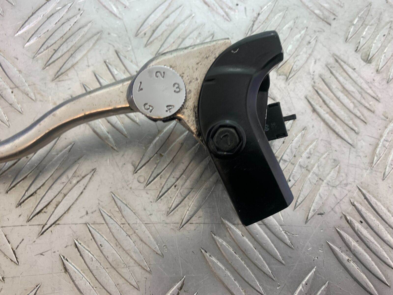 KAWASAKI Z650 ER650 KNFAN CLUTCH LEVER & BRACKET   YEAR 2022-2024 (CMB1112)