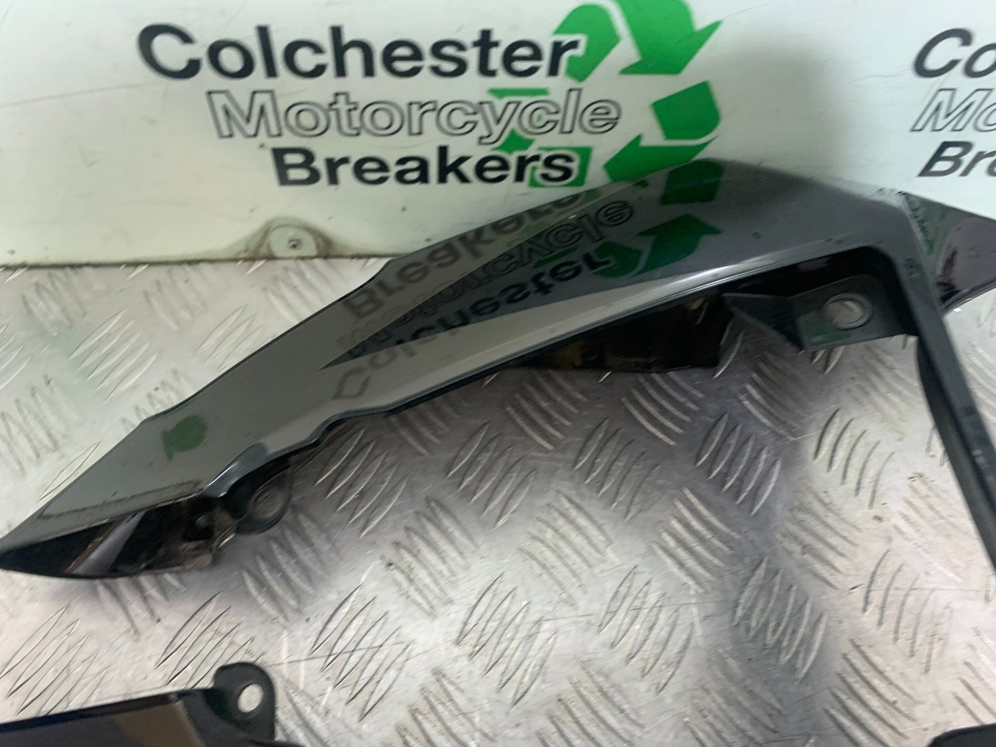 APRILIA RSV1000 R FACTORY MILLE CARBON LOWER TANK PANELS    2004-09 (CMB1203)