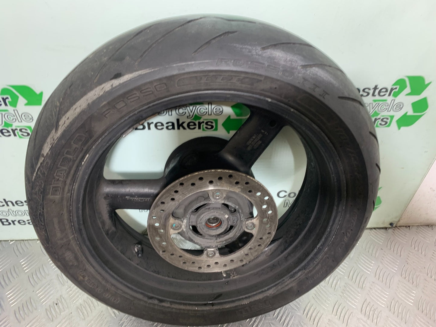 TRIUMPH 955i DAYTONA REAR WHEEL YEAR 2002-2006 (CMB1229)