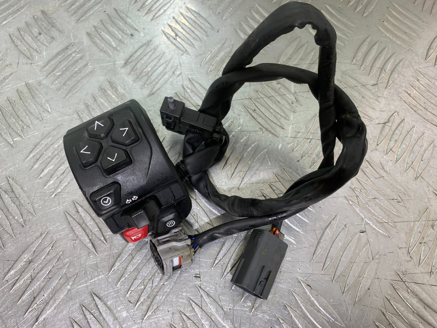 TRIUMPH TRIDENT 660 LEFT SWITCH GEAR  YEAR 2021-2024 (CMB1295)