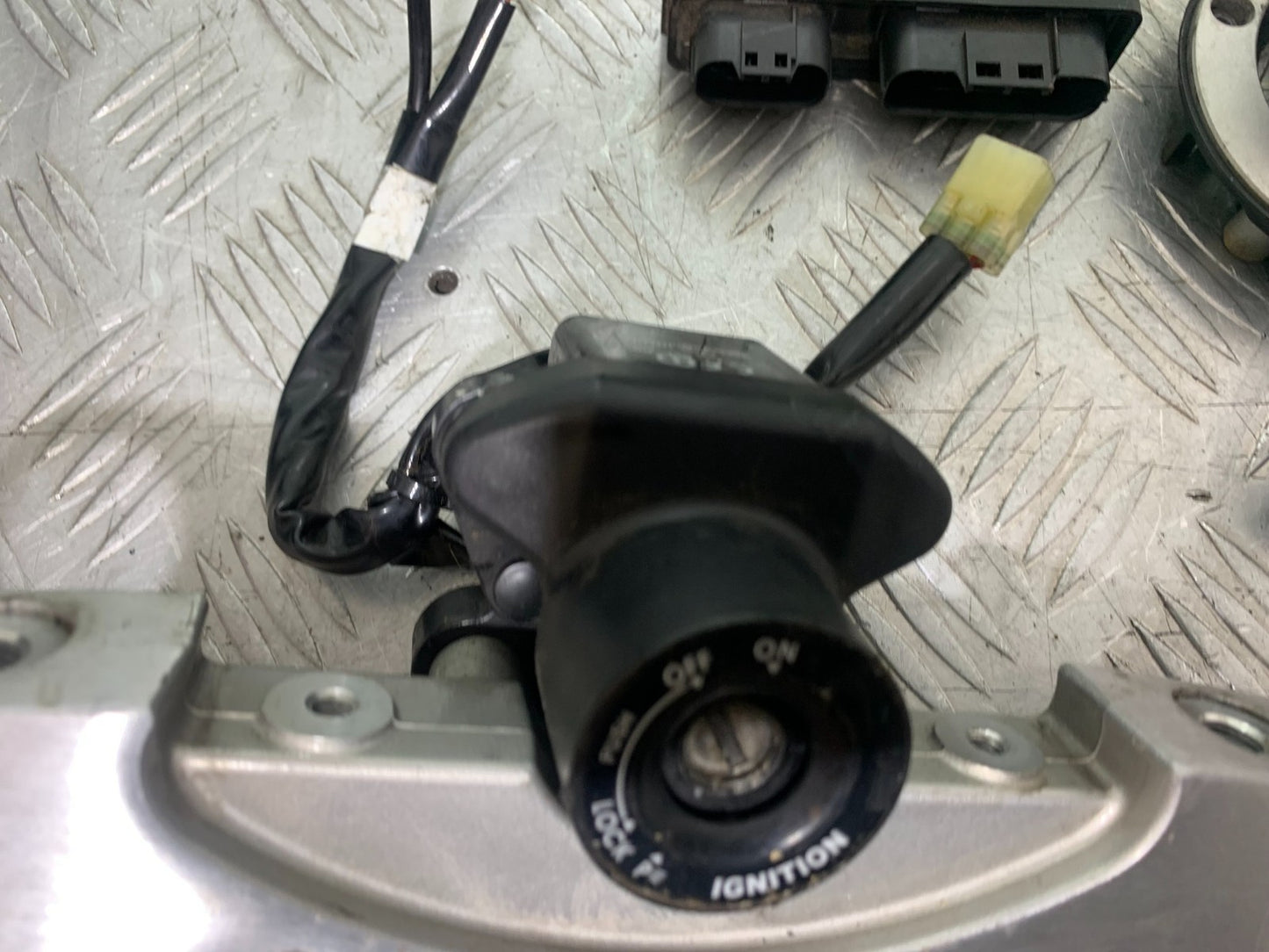 YAMAHA XVS 1300 MIDNIGHT STAR ECU LOCKS KEY  YEAR 2007-16 (CMB1200)