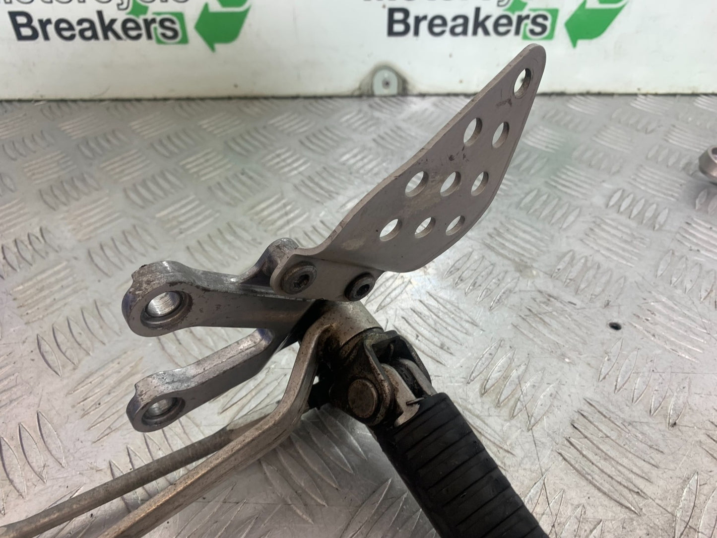KAWASAKI ZX9R ZX9 E1 FRONT LEFT HANGER YEAR 2000-01 (CMB1171)