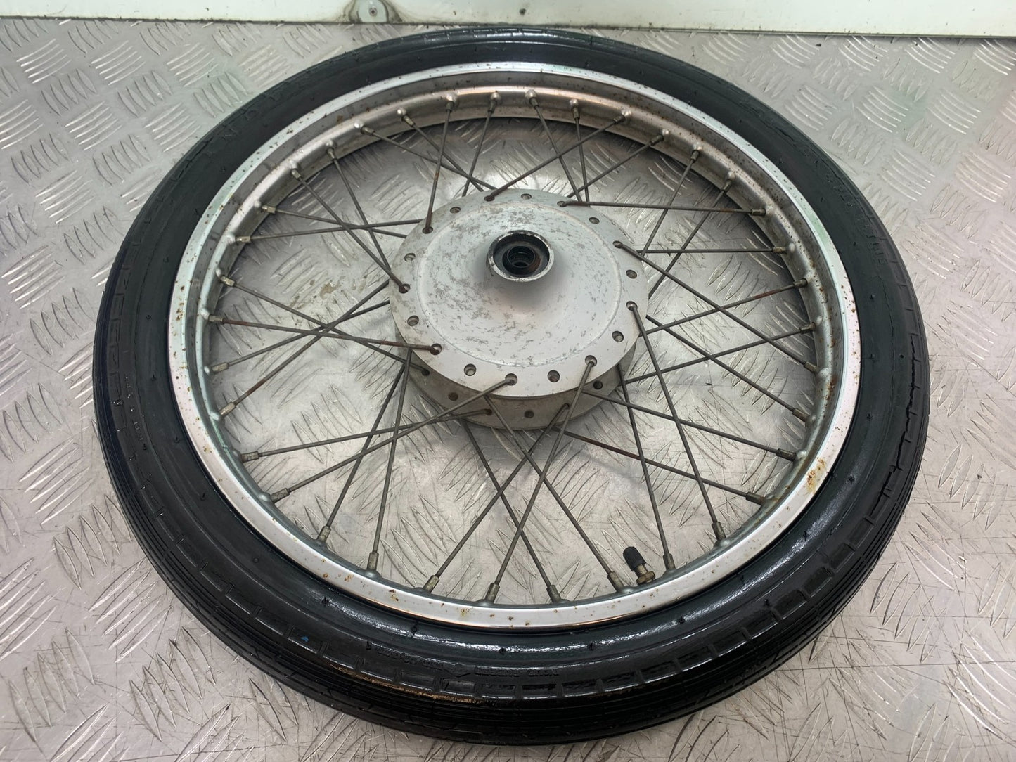 SUZUKI GP100 GP 100 FRONT WHEEL  YEAR 1978-1988 (CMB1259)
