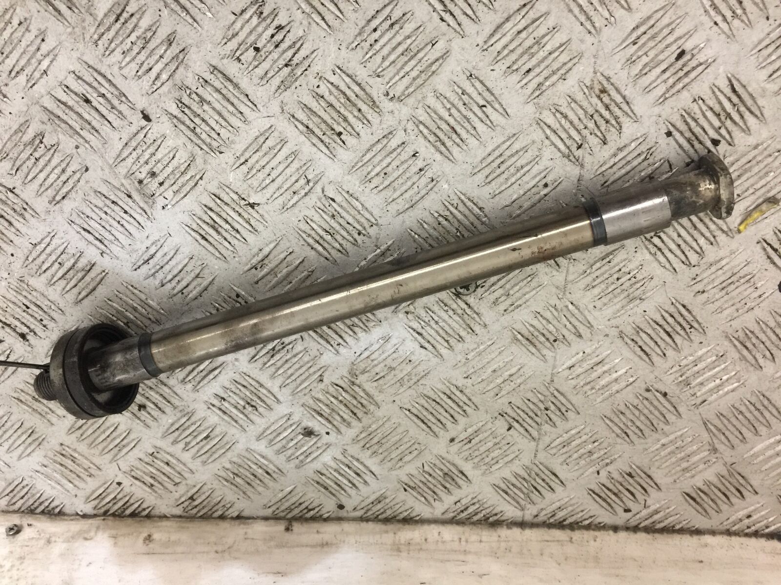YAMAHA FZ1-N SWINGARM SPINDLE  YEAR 2006-2012  (STOCK 787)