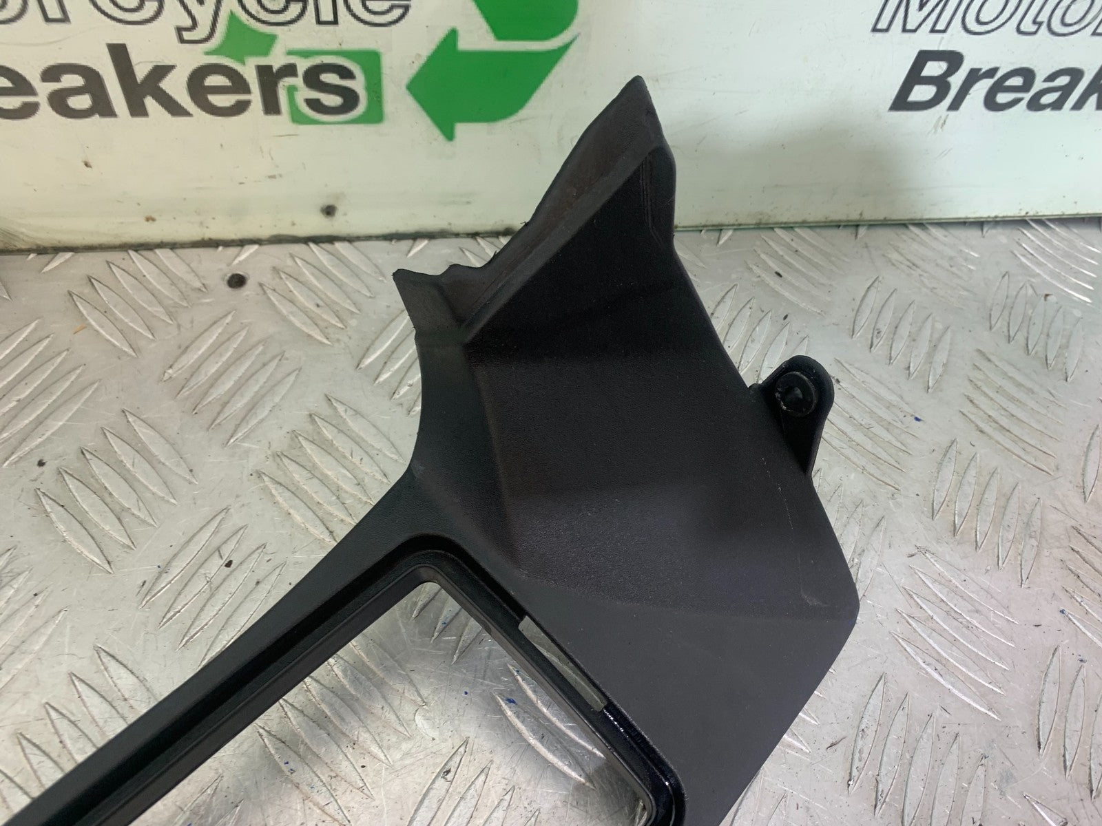TRIUMPH 1050 SPRINT ST RIGHT TOP FAIRING INFILL PANEL  YEAR 2004-2007 (CMB1197)