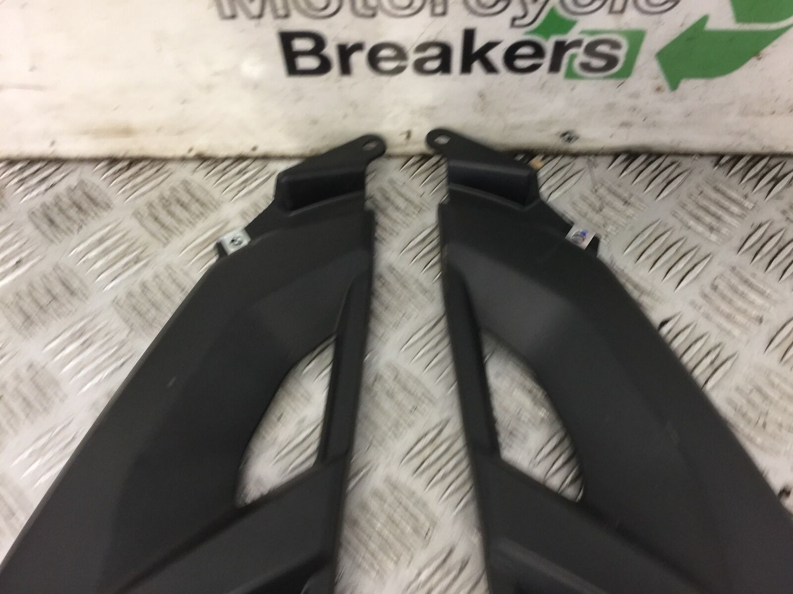 YAMAHA MT 125 MT125 LEFT & RIGHT SIDE INFILLS YEAR 2014-2019 ABS (STOCK 477)