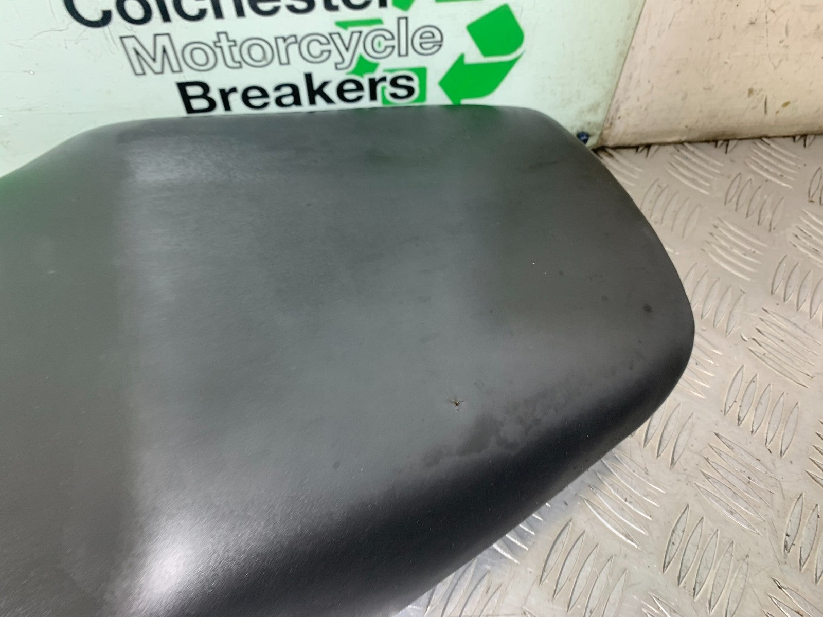HONDA CBR1100 BLACKBIRD SEAT  YEAR 1999-2005 (CMB1232)