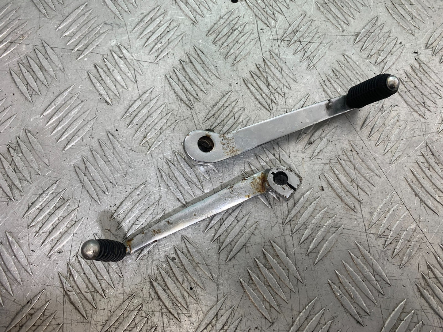 HONDA VT700 VT 700 SHADOW GEAR LEVERS  YEAR 1984-85 (CMB1328)