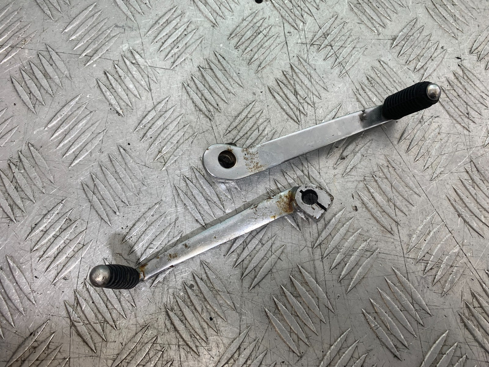 HONDA VT700 VT 700 SHADOW GEAR LEVERS  YEAR 1984-85 (CMB1328)