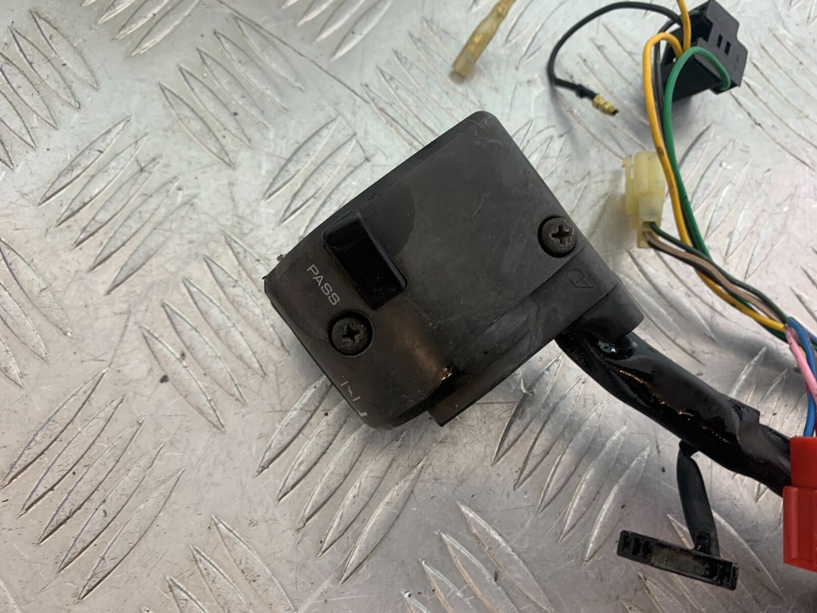 YAMAHA XJR1300 XJR 1300 LEFT SWITCH GEAR   YEAR  1999-2003 (CMB1119)