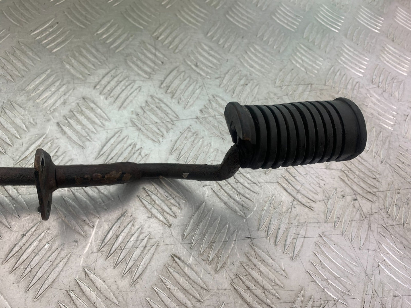 SUZUKI GP100 GP 100 FOOTPEG BAR   YEAR 1978-1988 (CMB1259)