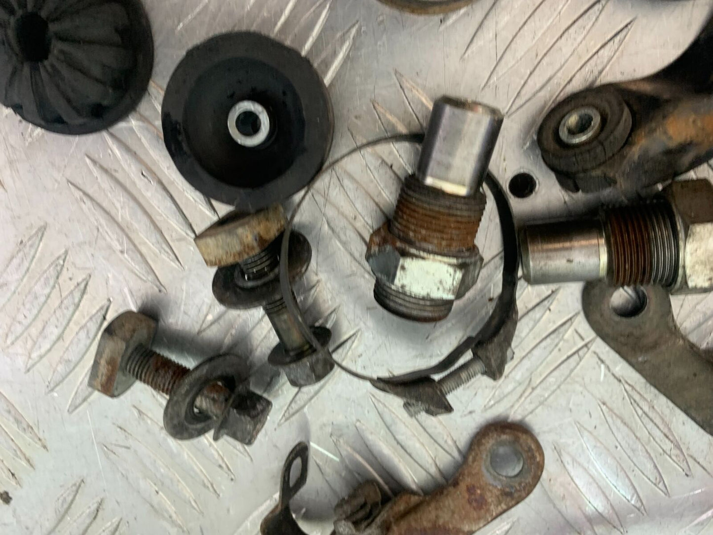 YAMAHA XS1100 MIDNIGHT SPECIAL NUT BOLTS BRACKETS  YEAR 1980-1982 (CMB1122)