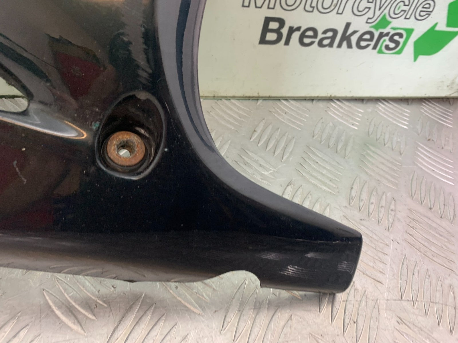 TRIUMPH 955i SPRINT ST LEFT BELLYPAN YEAR 1999-04 (CMB1230)