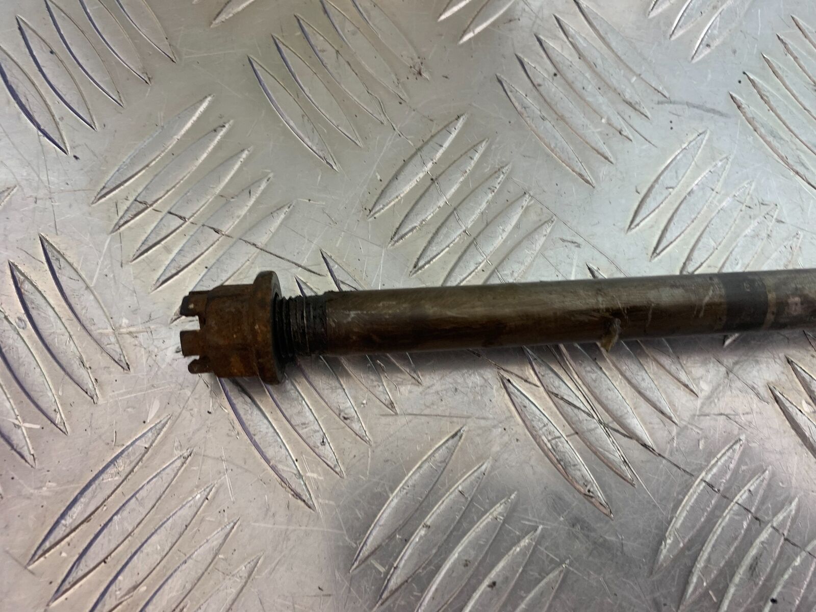 HONDA CX500 CX 500 REAR WHEEL SPINDLE  YEAR 1980 (CMB1131)