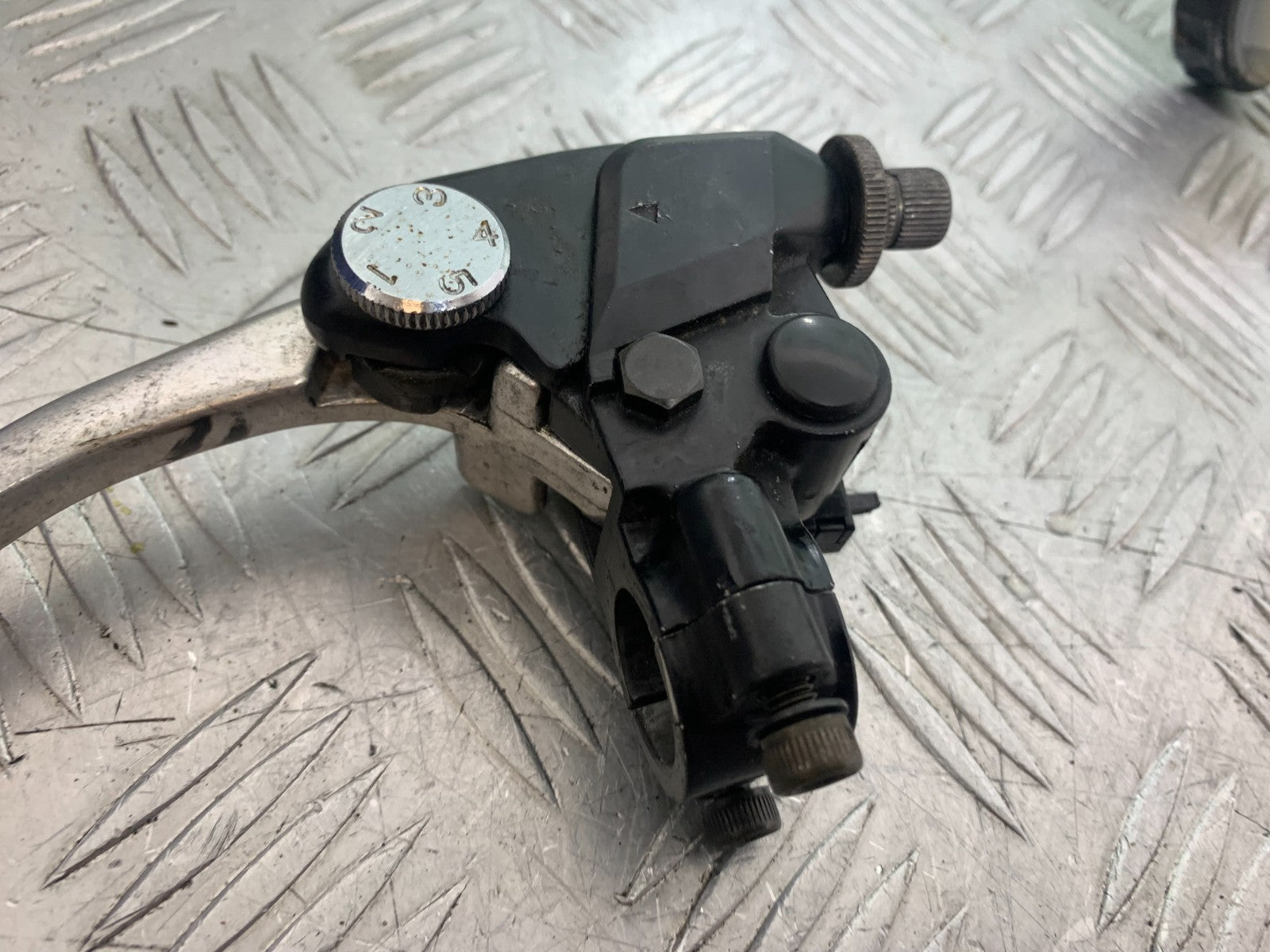 KAWASAKI ZX9R ZX9 R CLUTCH LEVER AND BRACKET  YEAR 1998-1999 (CMB1329)