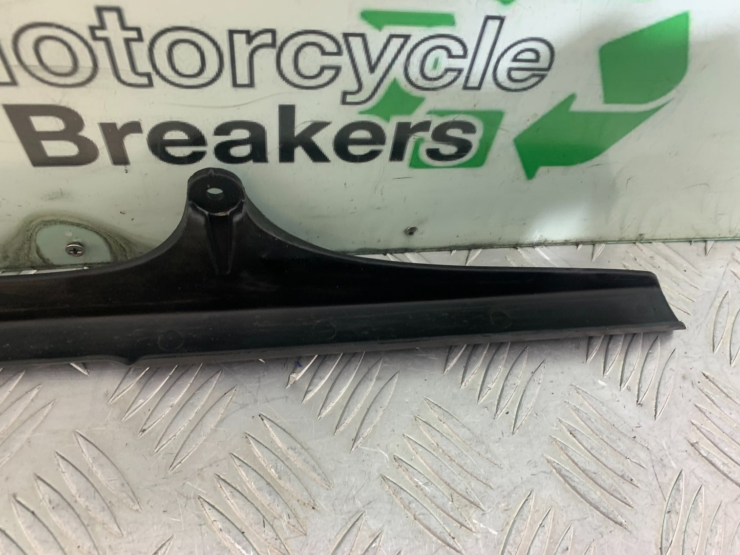 TRIUMPH 675 STREET TRIPLE R CHAIN GUARD  YEAR 2013 - 2016 (CMB1221)