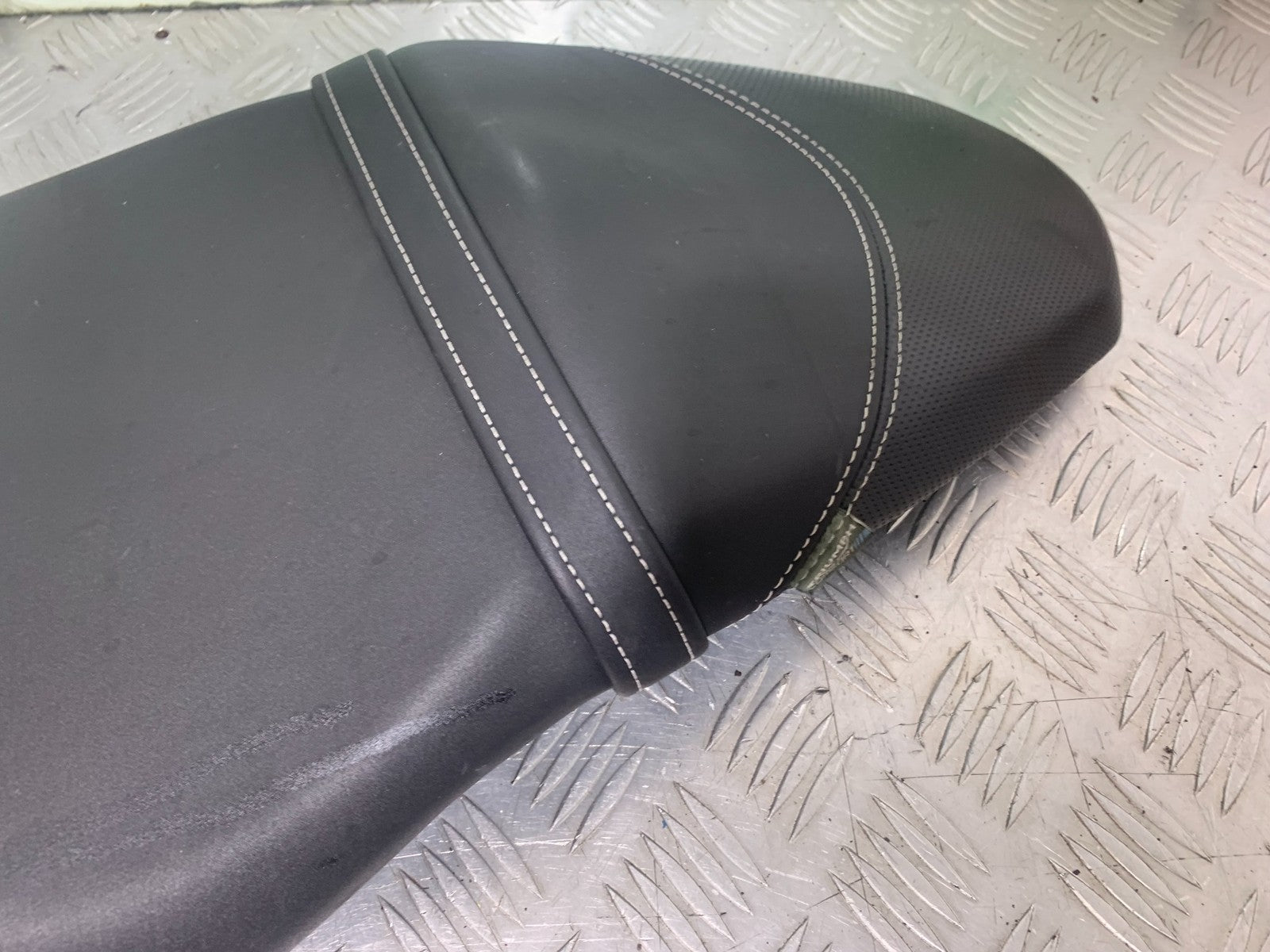 TRIUMPH 675 STREET TRIPLE SEAT  2013-2016 (CMB1186)