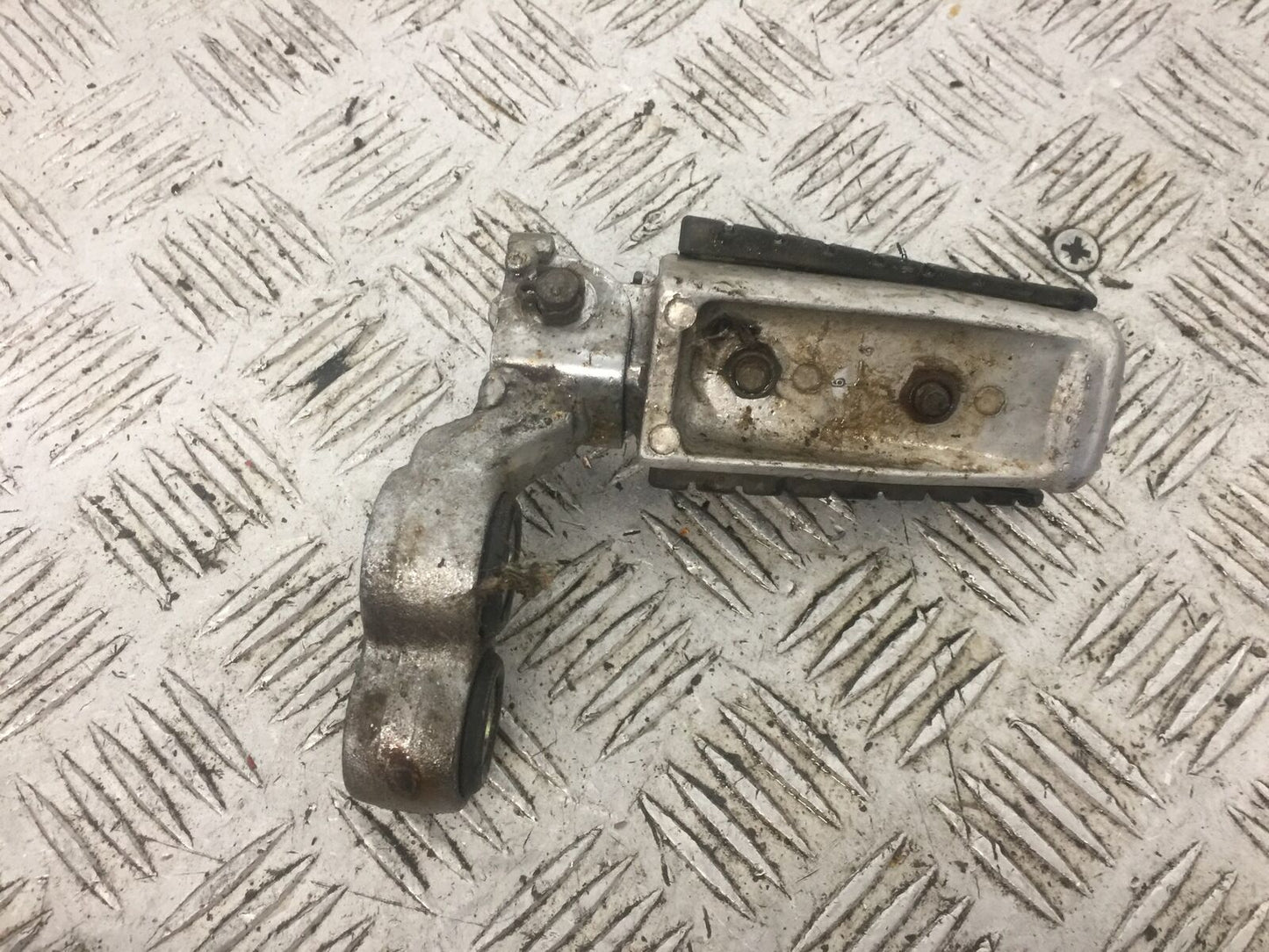 YAMAHA XV535 XV 535 VIRAGO FRONT RIGHT PEG   YEAR 1994-02 (STOCK 772)
