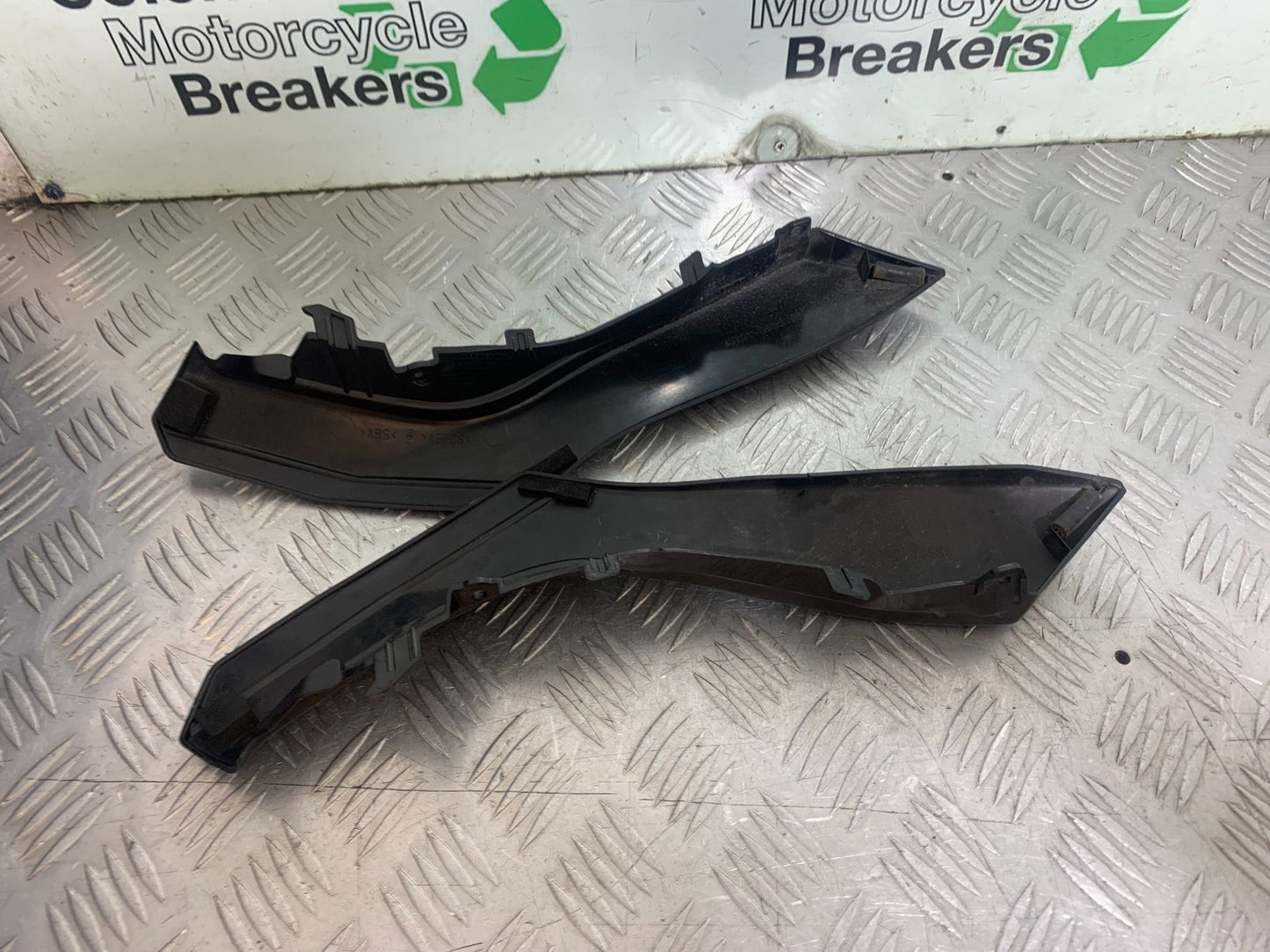 KAWASAKI ER6 N LEFT AND RIGHT INFILLS   YEAR 2012-2017 (CMB1324)