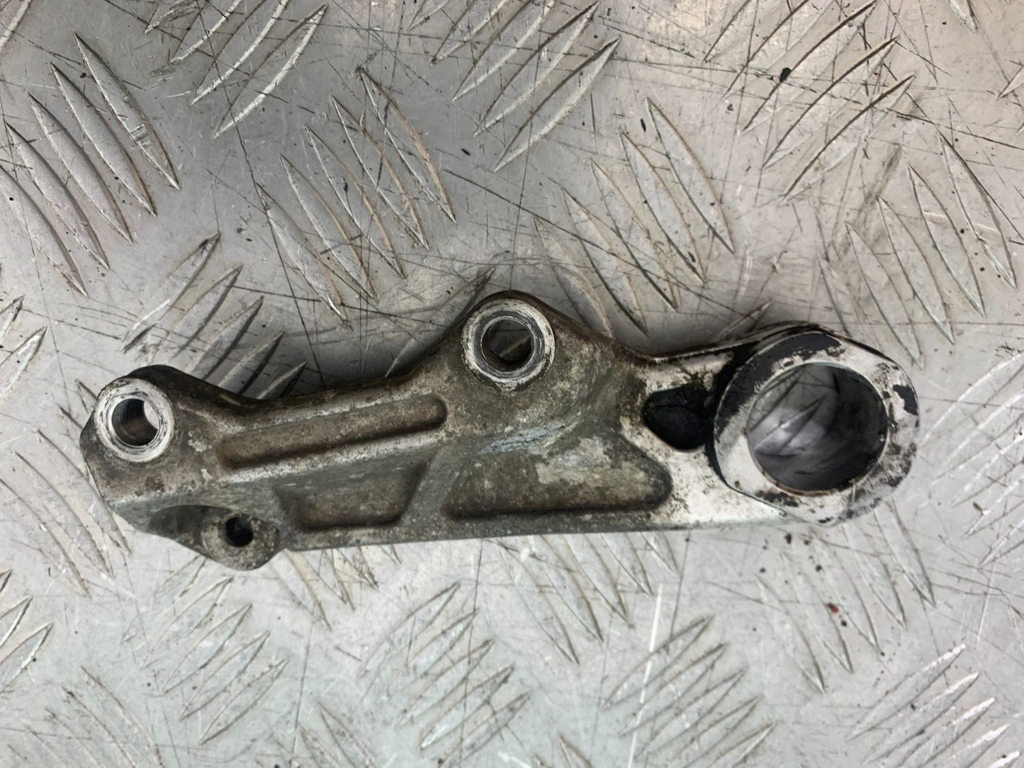 YAMAHA YZF1000 THUNDERACE REAR CALIPER BRACKET  YEAR 1997-2000 (CMB1204)