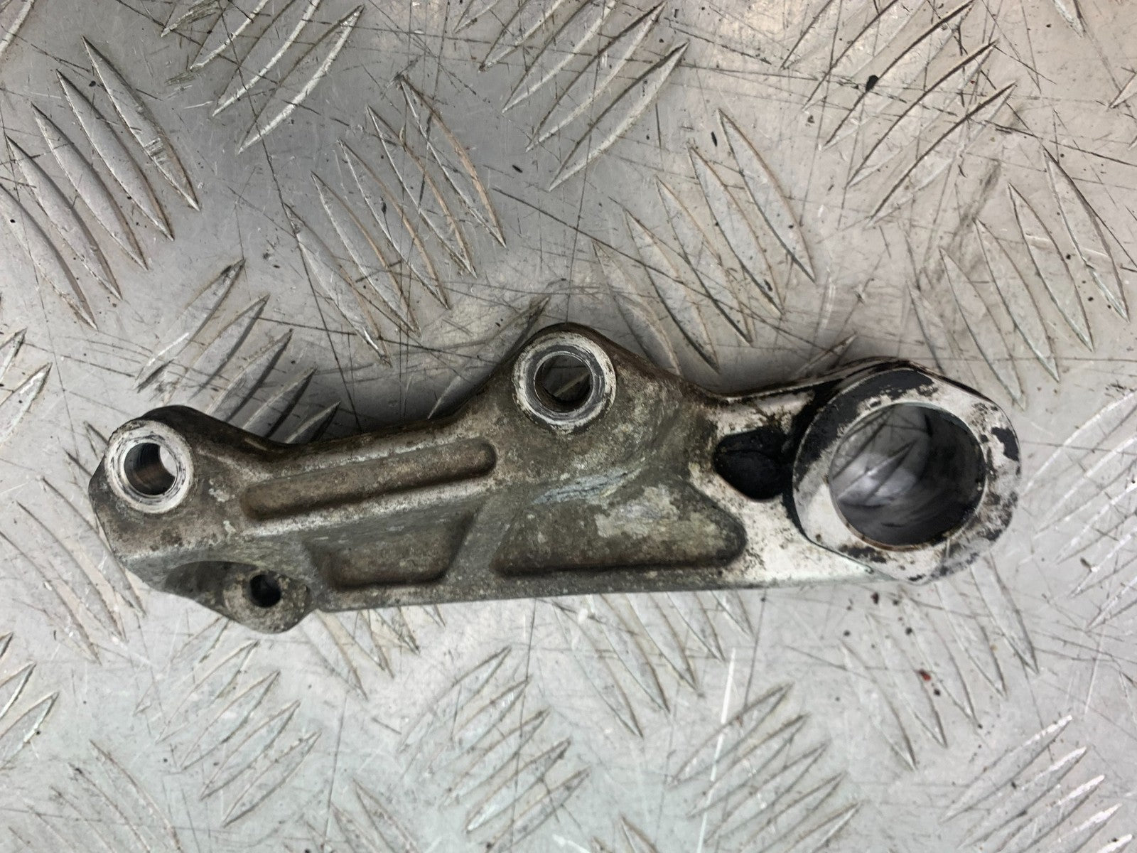 YAMAHA YZF1000 THUNDERACE REAR CALIPER BRACKET  YEAR 1997-2000 (CMB1204)