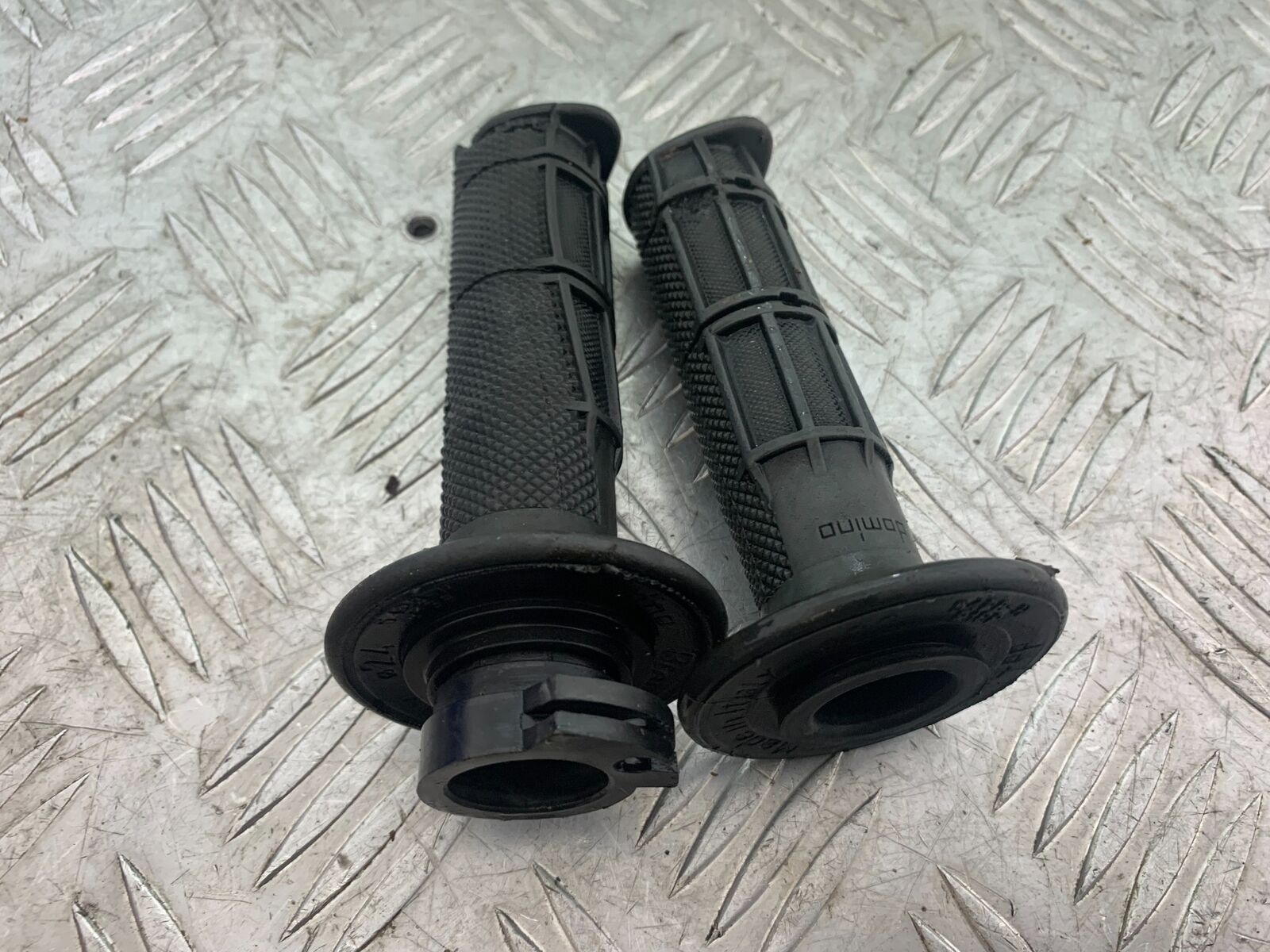 YAMAHA XT125 X XT 125 X THROTTLE TWIST GRIP  2005-2011 (CMB1097)
