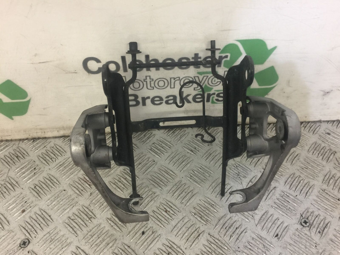 HONDA CB900 CB 900 HORNET HEADLIGTH BRACKET YEAR 2002-06 (STOCK 633)