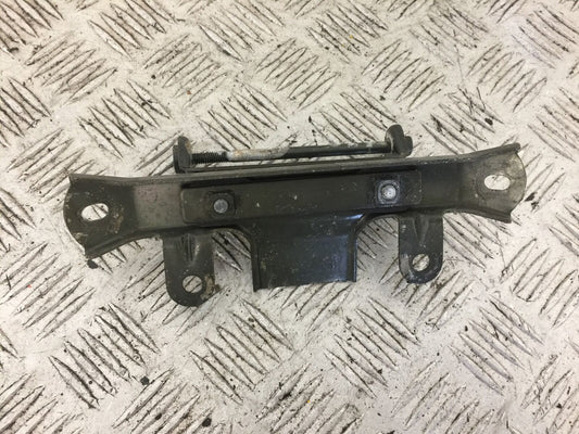 YAMAHA FZS1000 FAZER 1000 FZ1 TANK BRACKET YEAR 2000-05 (STOCK 714)